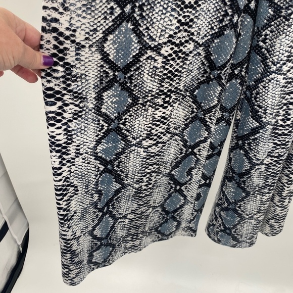 Capella flair leg pants. Size Medium NWT - Picture 5 of 8